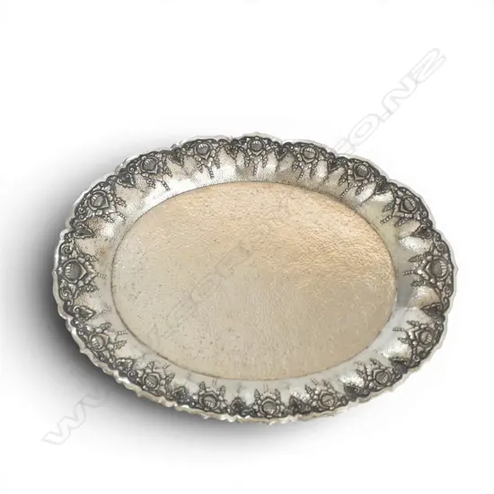 1930S YOGYA 800 SILVER DISH WITH REPOUSSE LOTUS FLOWERS & HAMMERED BASE DUTCH EAST INDIES 586 GMS