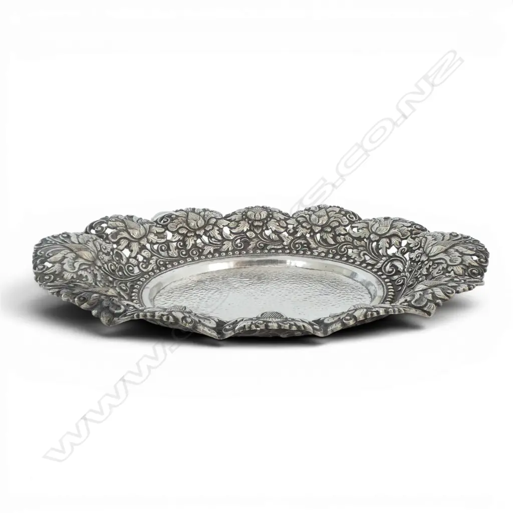 1930s YOGYA 800 SILVER DISH WITH REPOUSSE LOYUS FLOWERS PIERCED WORK & HAMMERED BASE DUTCH EAST INDIES 207GMS Image 1++