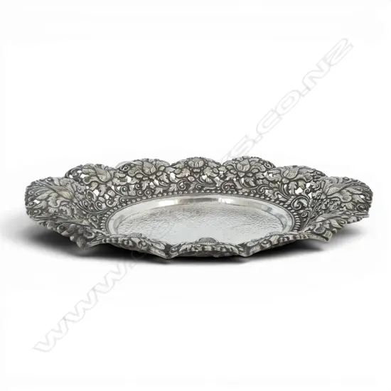 1930s YOGYA 800 SILVER DISH WITH REPOUSSE LOYUS FLOWERS PIERCED WORK & HAMMERED BASE DUTCH EAST INDIES 207GMS