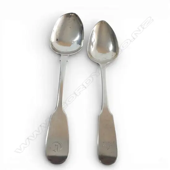2 GEORGIAN STG SILVER SPOONS, HALLMARKED EDINBURGH, ONE 1813, OTHER RUBBED, 25gms