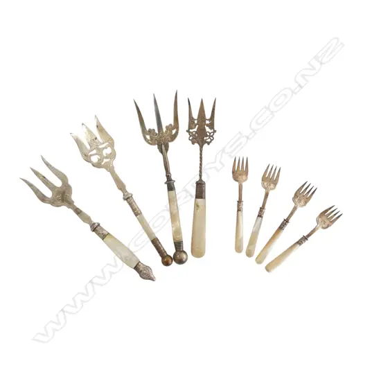 8 MOP HANDLED SILVER PLATE FORKS L.180/108mm