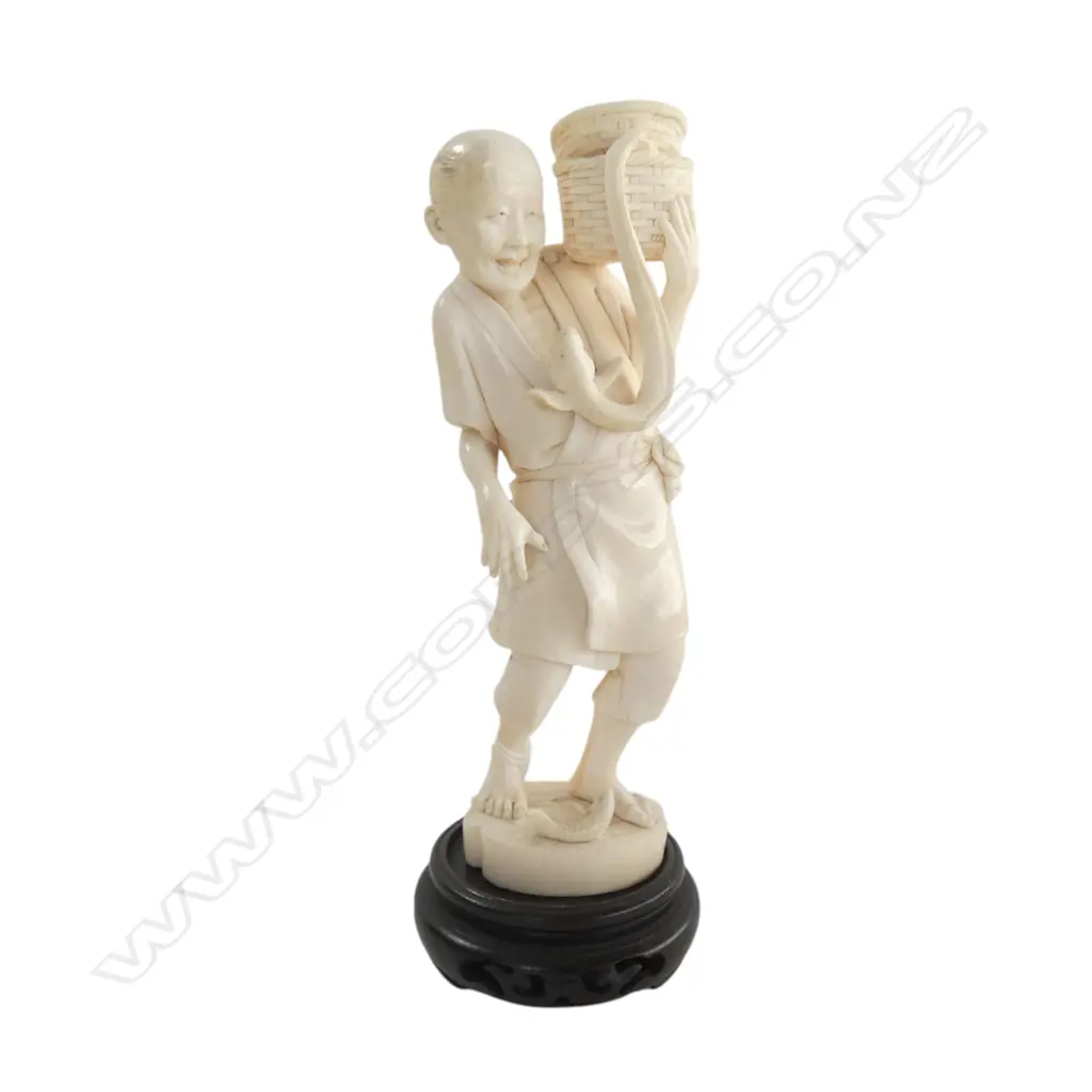 JAPANESE MEIJI PERIOD IVORY MAN WITH EEL, SIGNED TO BASE H.180mm + STAND Image 1++