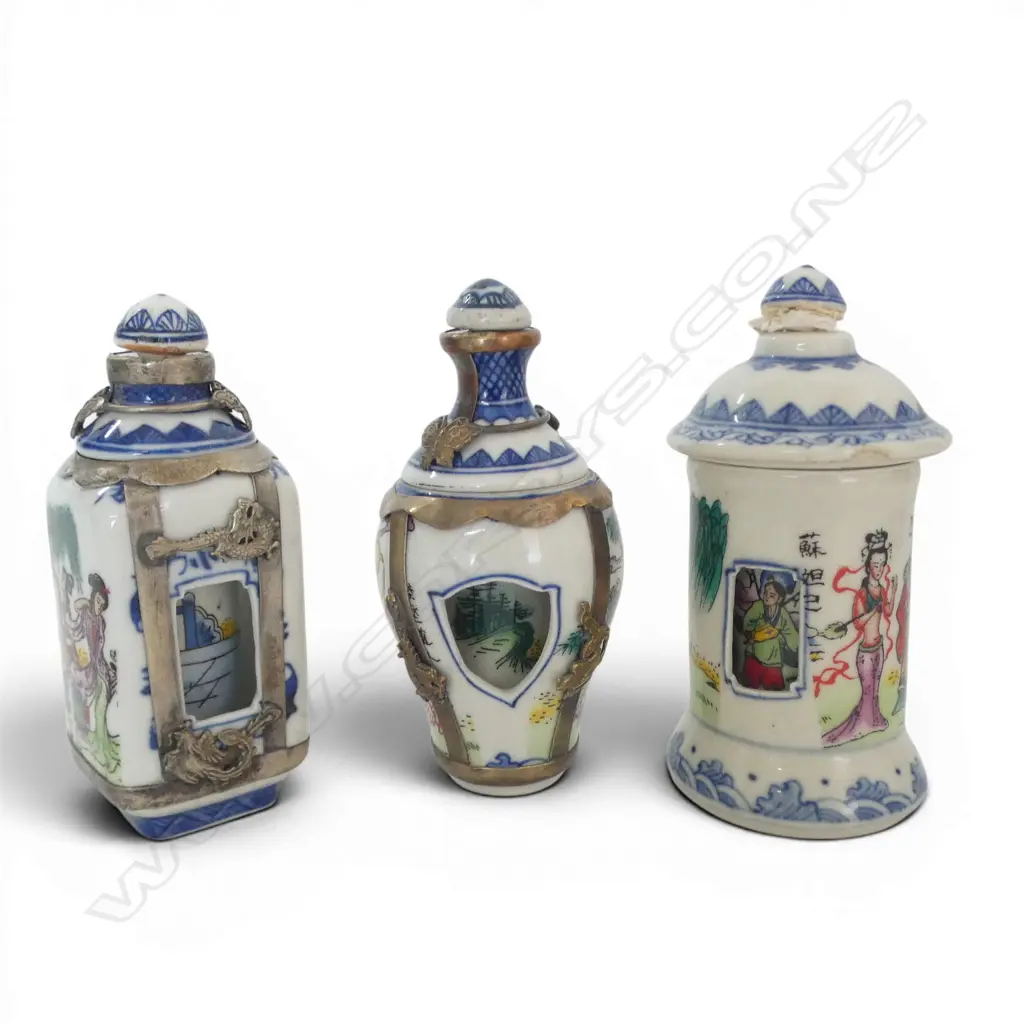 THREE FAMILLE ROSE RETICULATED SNUFF BOTTLES 90MM (H) EACH  Image 1++