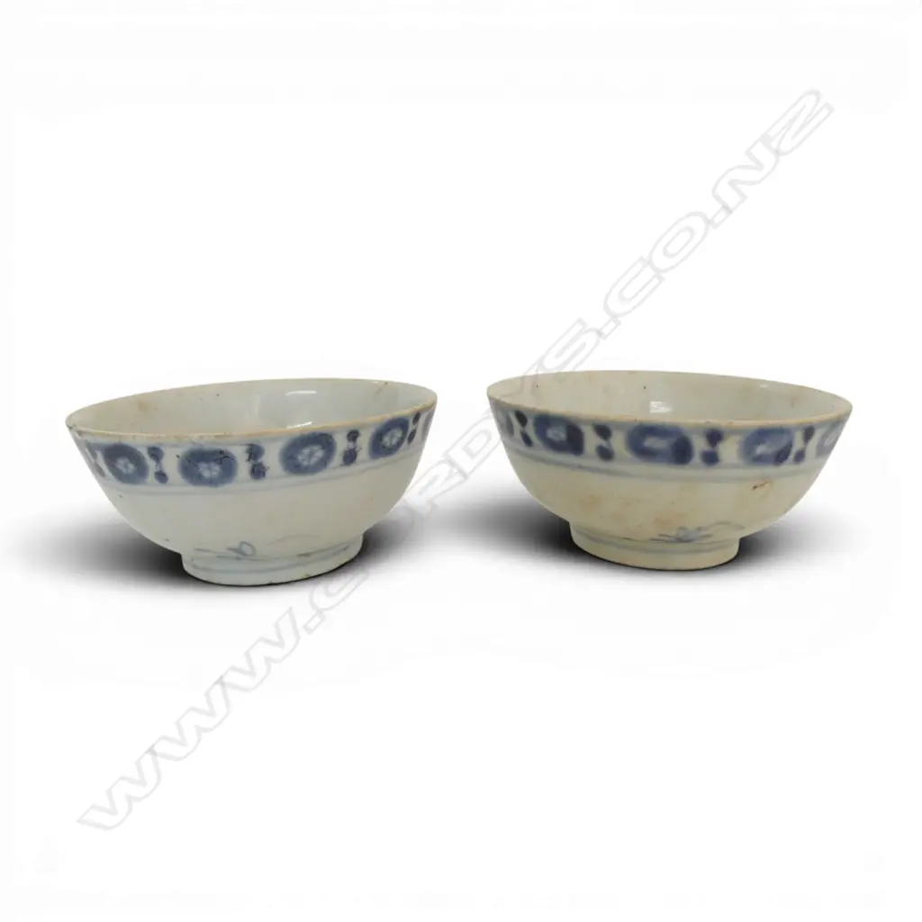 2 CHINESE B/W BOWLS ming dynasty? faults Dia.105mm  Image 1++