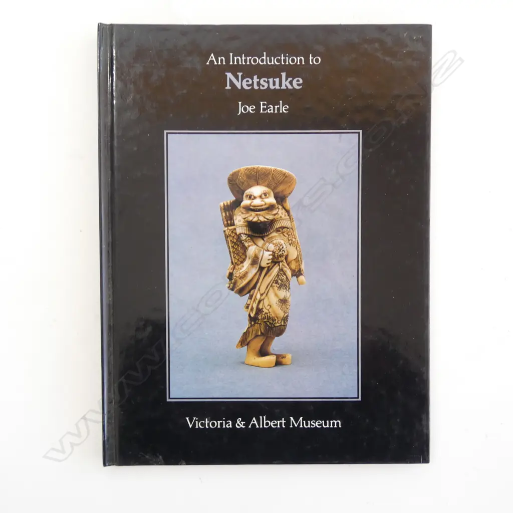 BOOK 'An Introduction to Netsuke' by JOE EARLE. Victoria & Albert Museum. 1980 Image 1++