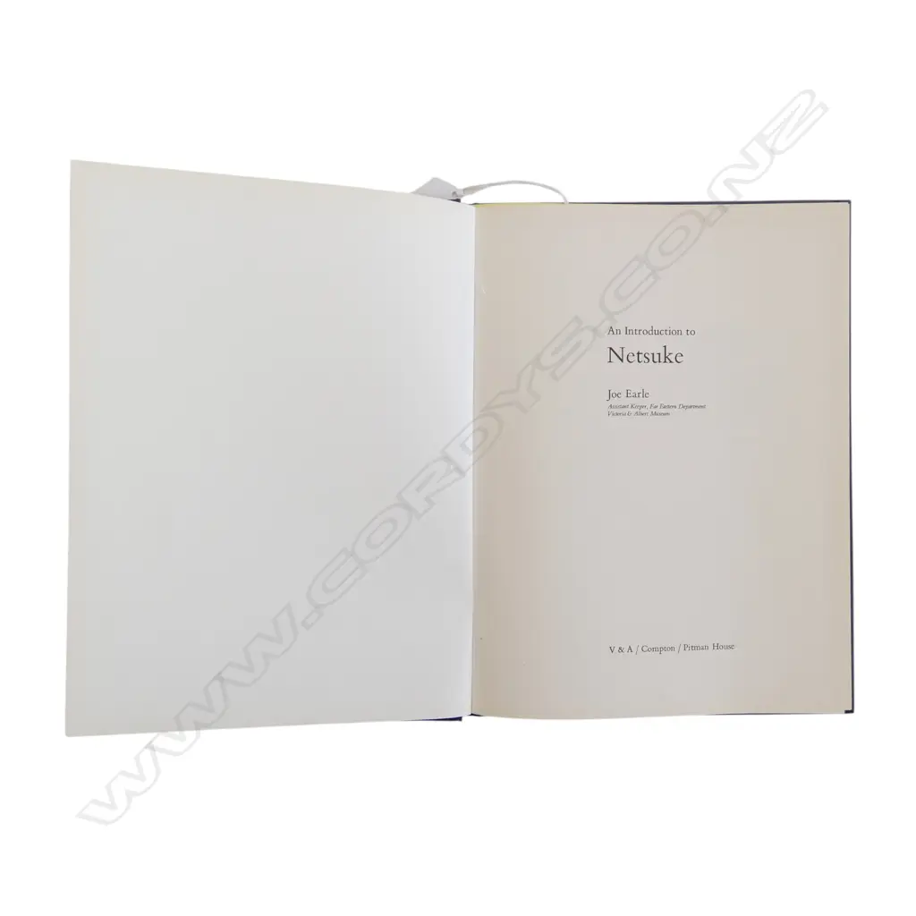 BOOK 'An Introduction to Netsuke' by JOE EARLE. Victoria & Albert Museum. 1980 Image 1++