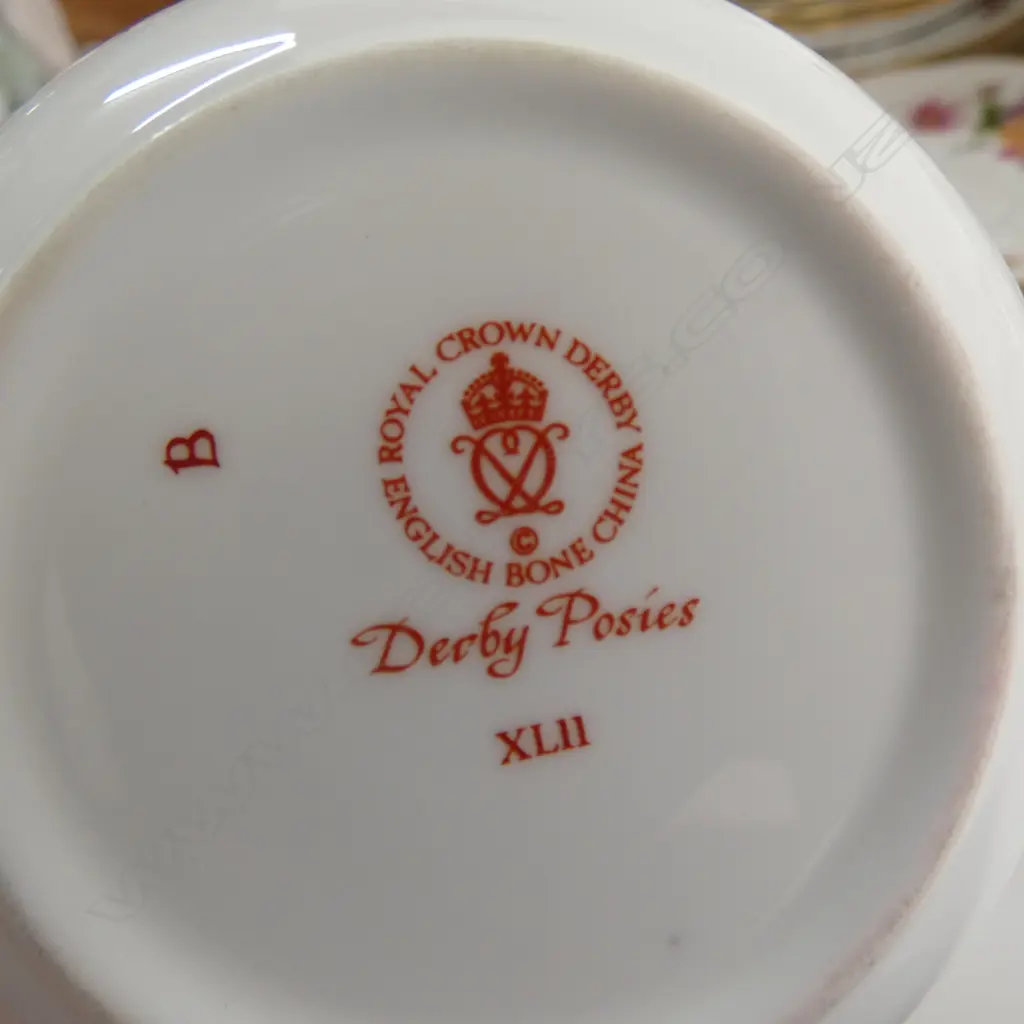 LG ROYAL CROWN DERBY 'DERBY POSIES' DINNER SET... Image 1++