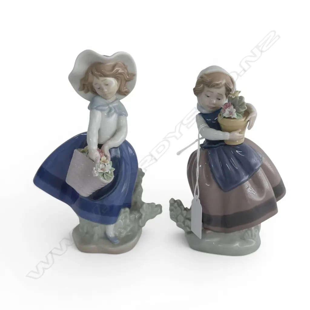 2 LLADRO GIRLS w. FLOWERS H.180mm Image 1++
