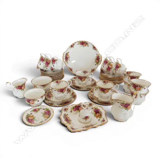 ROYAL ALBERT OLD COUNTRY ROSES...
