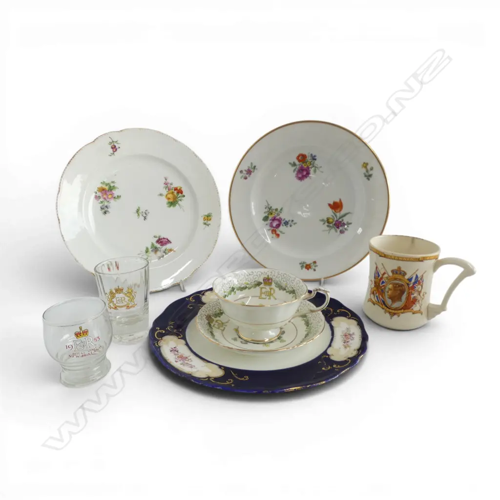 3 ANTIQUE PLATES INCL. SEVRES 235mm dia, ROYALTY CHINA Image 1++