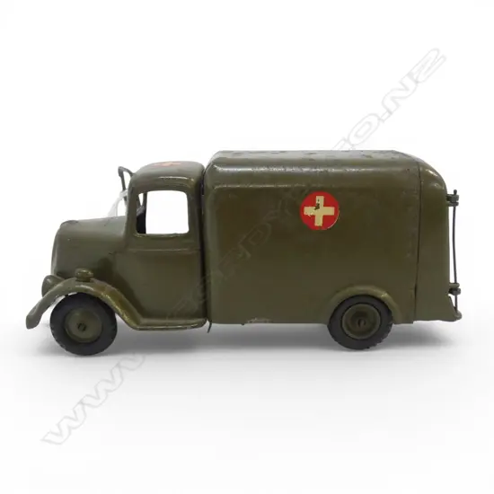 BRITAINS AMBULANCE & DRIVER L.155mm