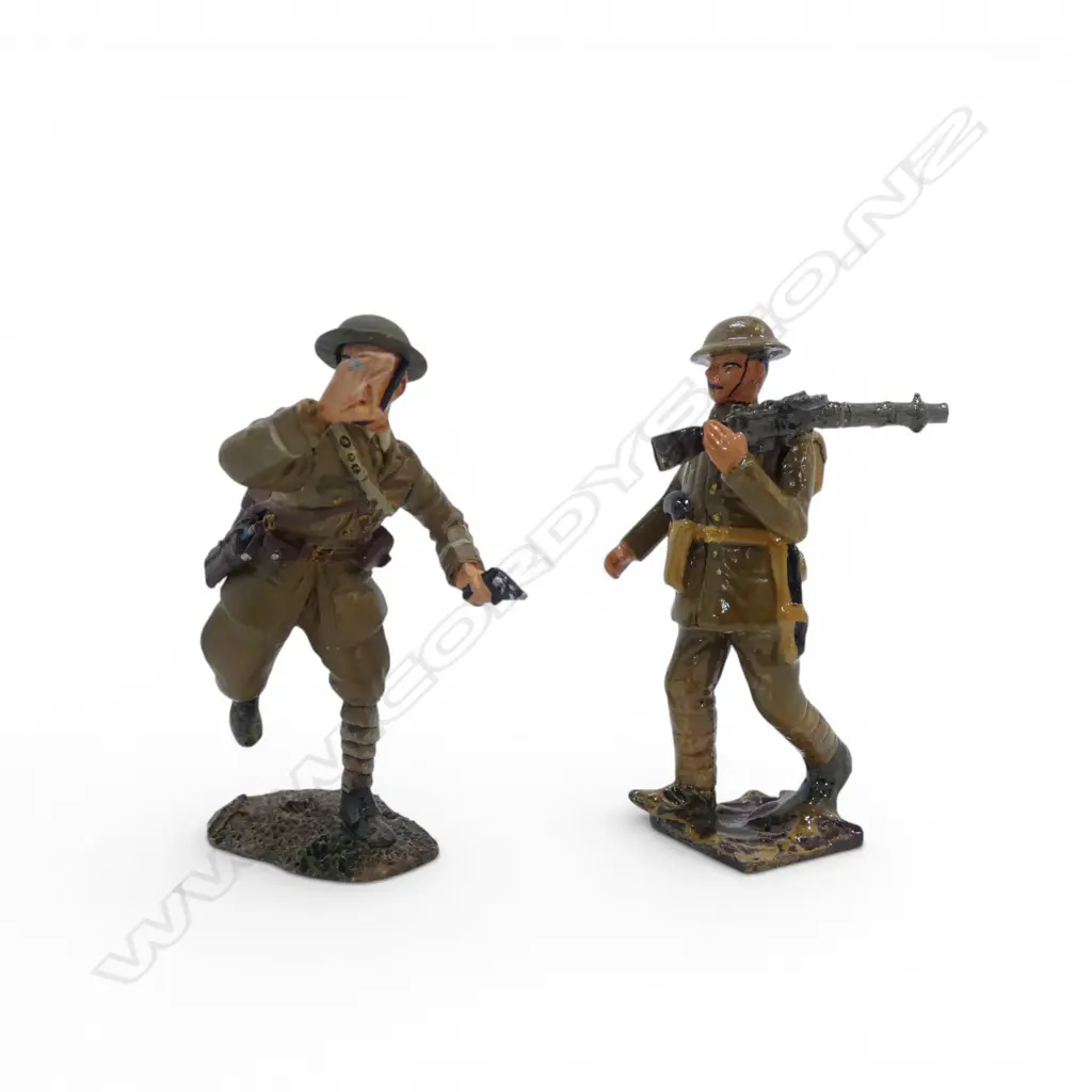 2 BRITAINS SOLID CAST WW1 FIGURES H.55mm Image 1++