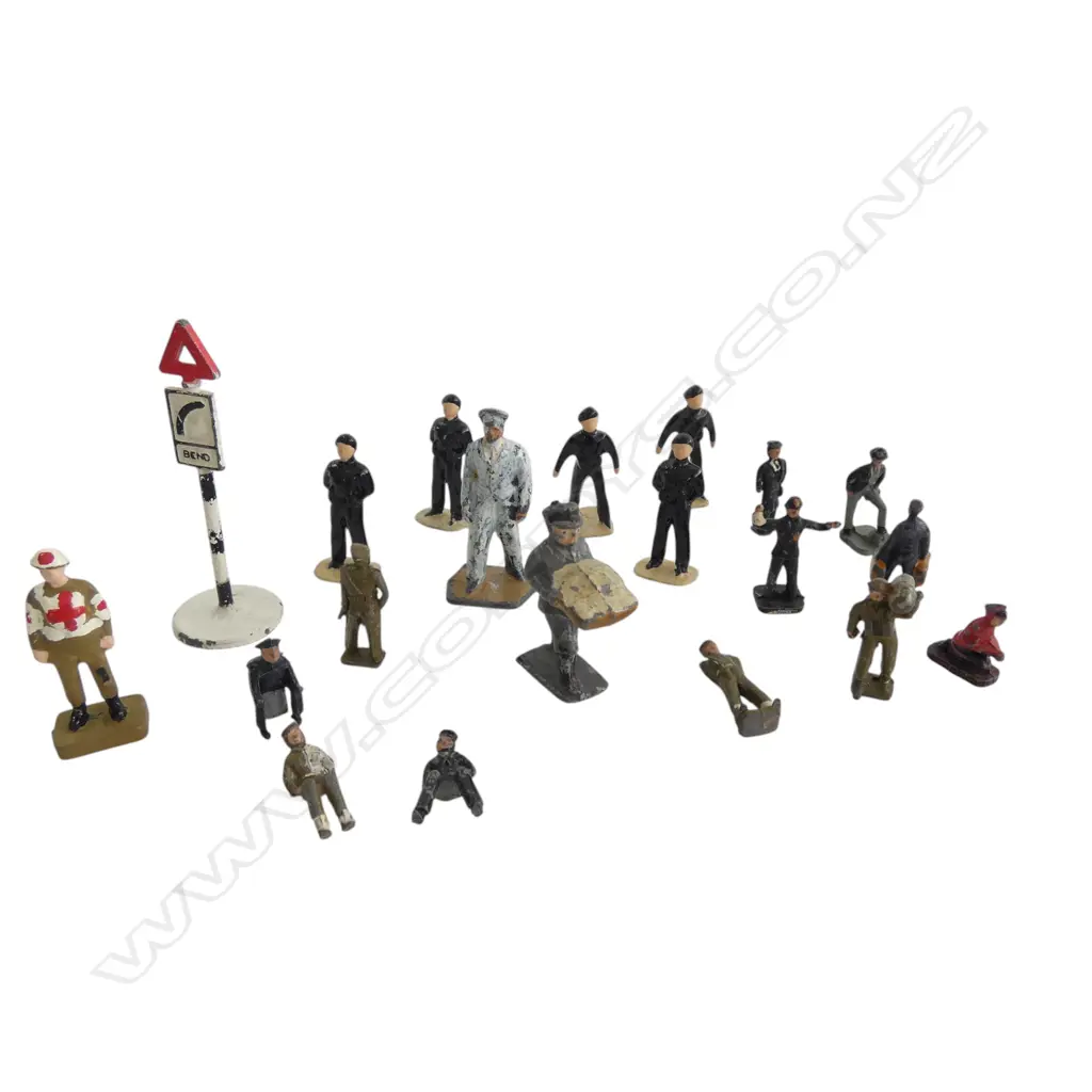 ASST. METAL FIGURINES 20/30/40mm  Image 1++