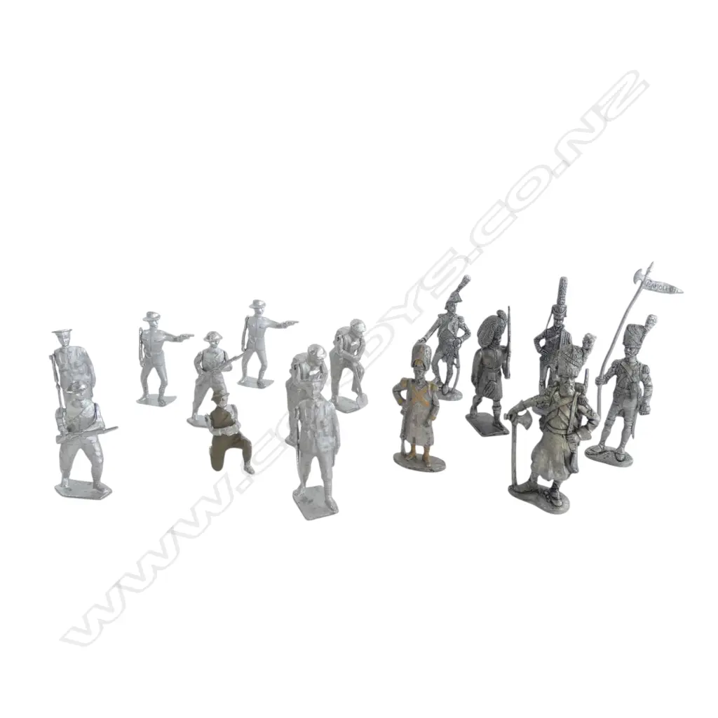 15 UNPAINTED METAL FIGURES H.75mm Image 1++