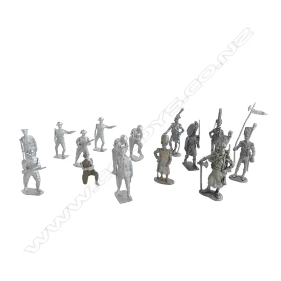 15 UNPAINTED METAL FIGURES H.75mm
