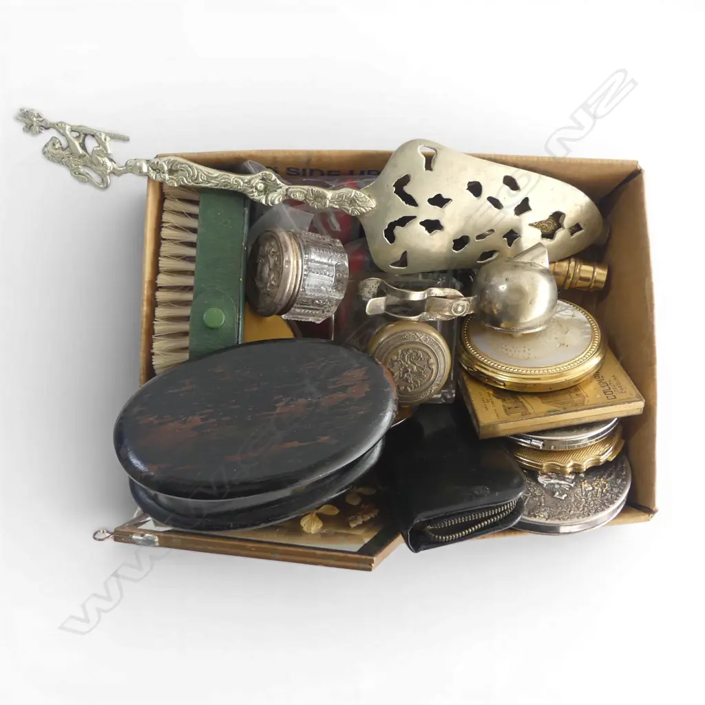 ASST. COLLECTABLES; INKWELLS, COMPACTS, etc Image 1++