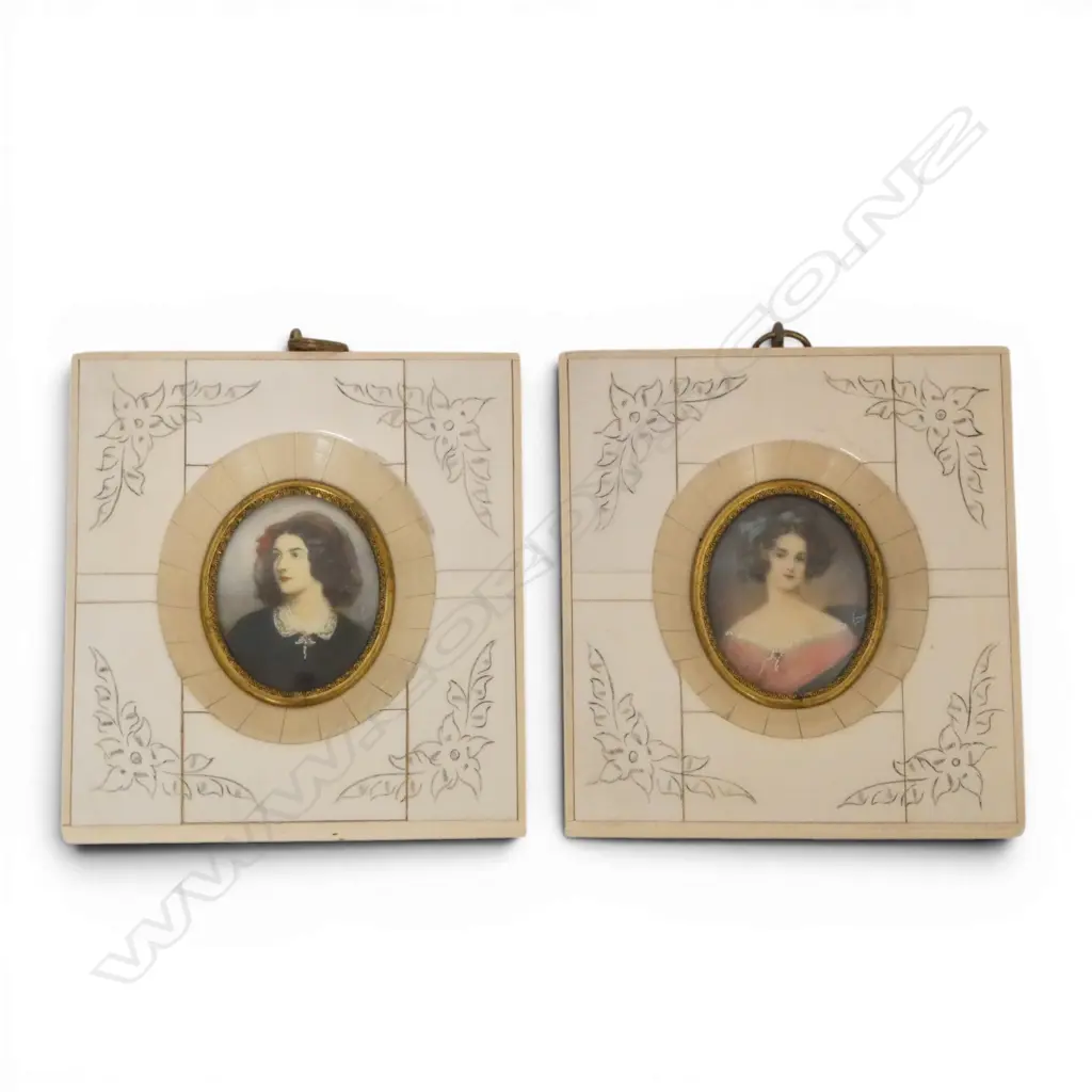 2 VINTAGE MINIATURES ivory frames 115x105mm Image 1++
