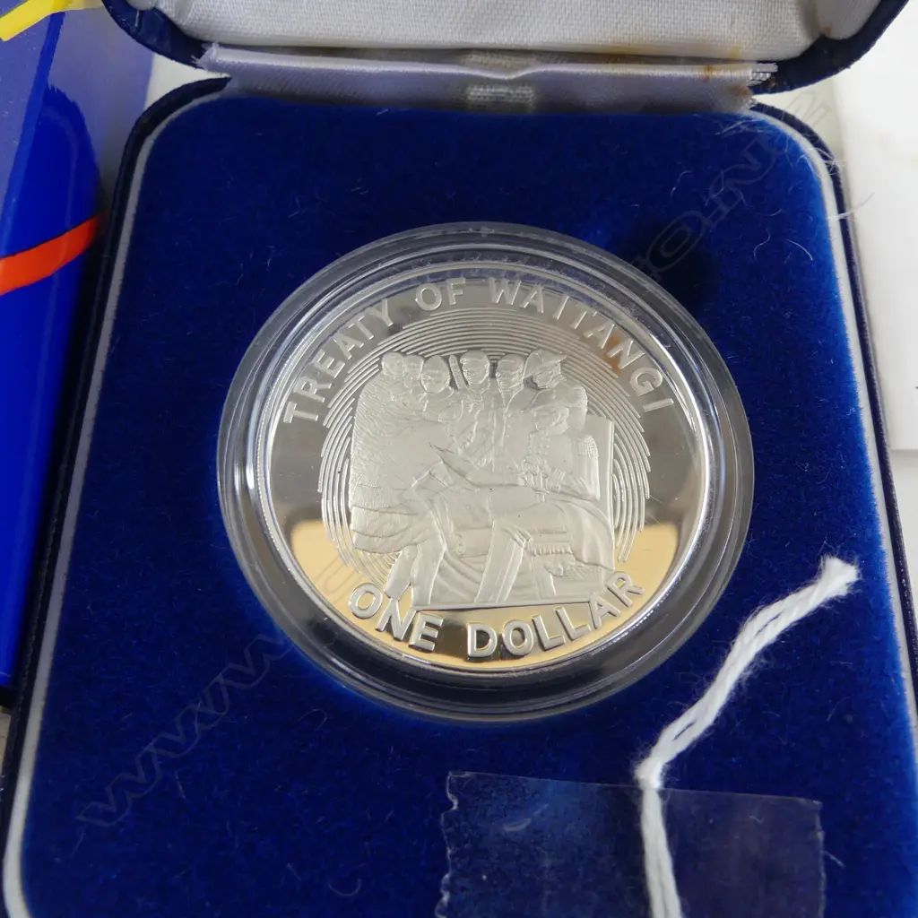 CASED N.Z. 1990 TREATY OF WAITANGI .925 SILVER PROOF $1 COIN 27.22gms Image 1++
