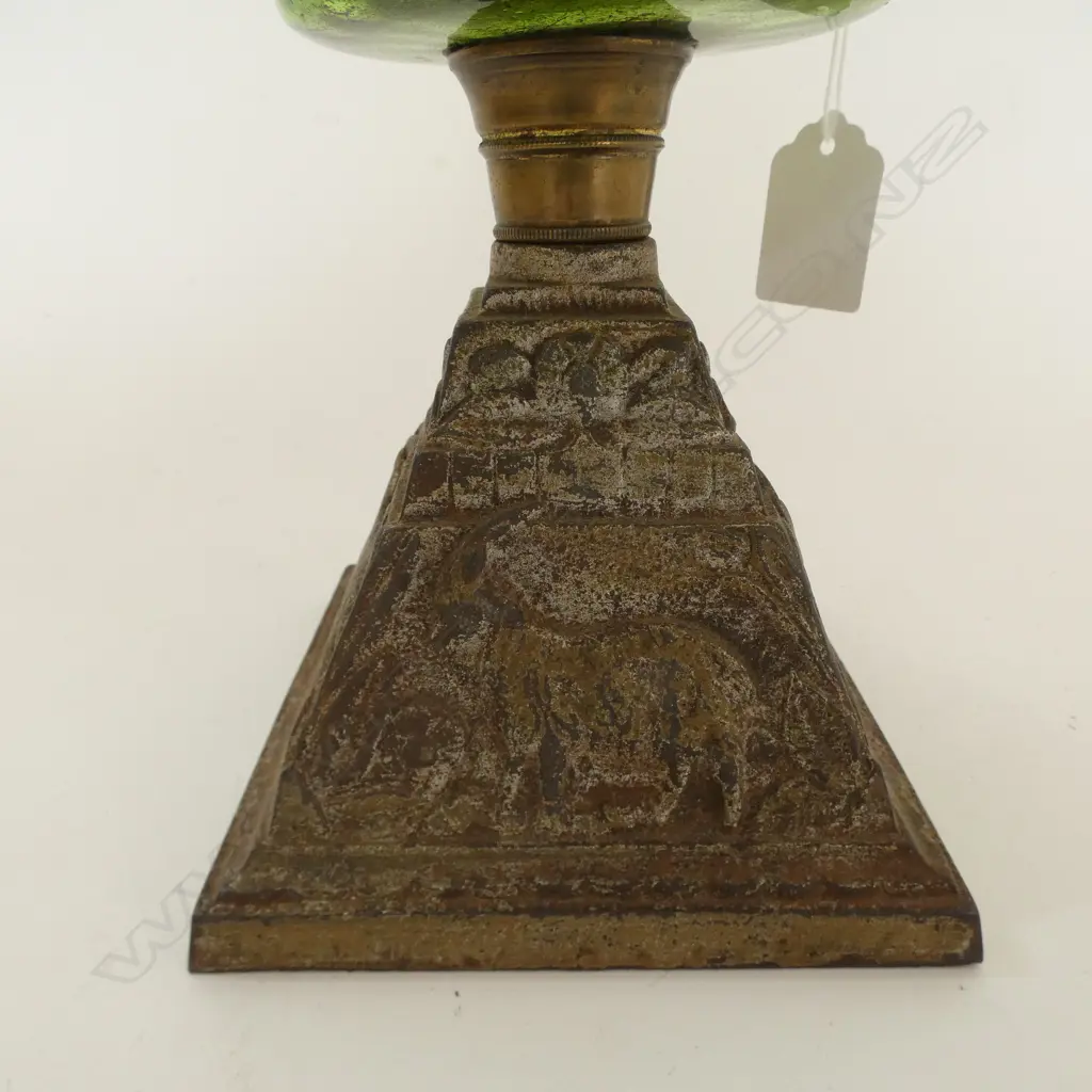 VINTAGE GREEN GLASS KEROSENE LAMP Image 1++