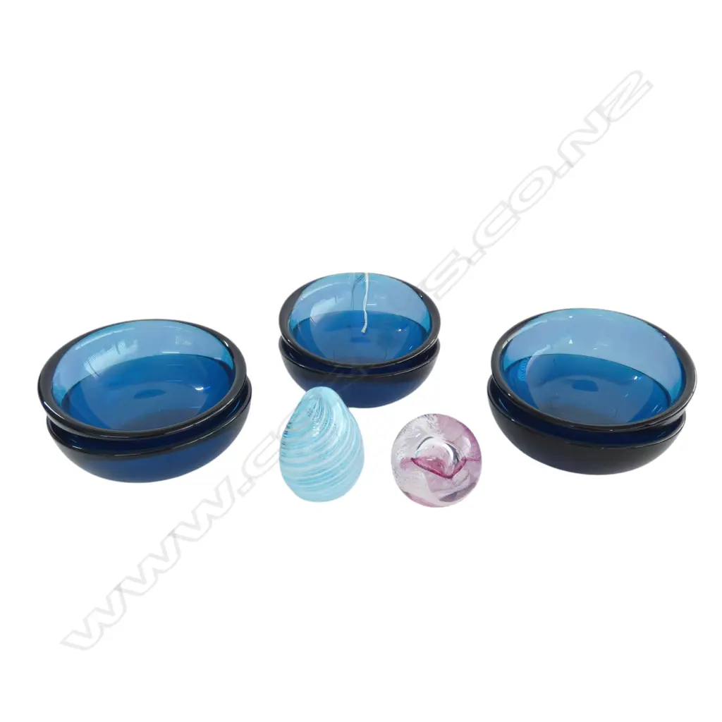 6  BLUE SVEN PALMQUIST ORREFORS FUGA BOWLS, GLASS PAPERWEIGHT & EGG Image 1++