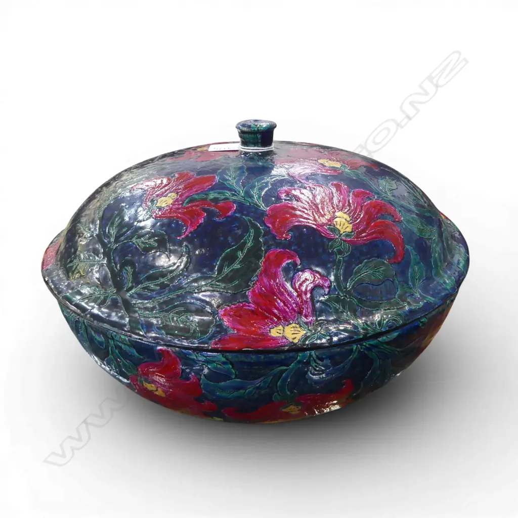 KEUM SUN LEE/SANG SOOL SHIM STUDIO POTTERY LIDDED CONTAINER 280mm dia Image 1++