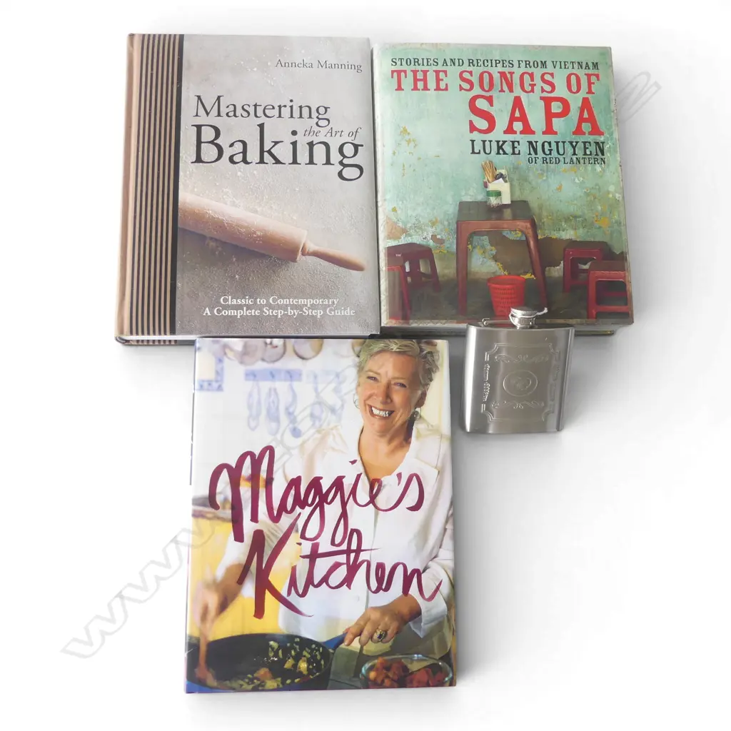 3 COOK BOOKS + HIP FLASK H.110mm Image 1++