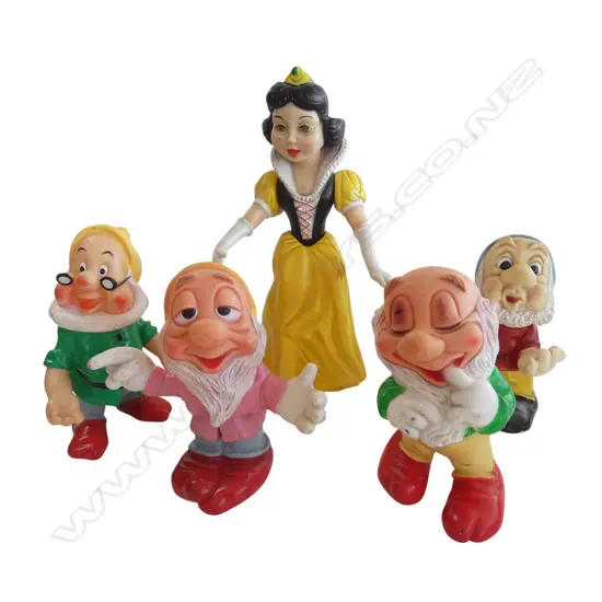 VINTAGE 'WALT DISNEY PRODUCTIONS' SOFT RUBBER SNOW WHITE & 4 DWARFS TOY SET. Snow White H.390mm