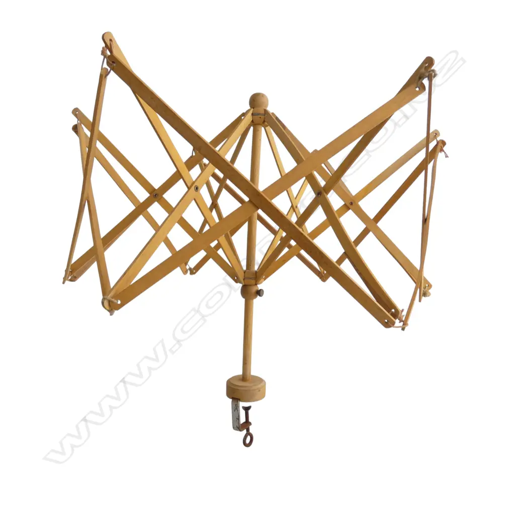 WOODEN EXPANDING DRYING RACK Image 1++