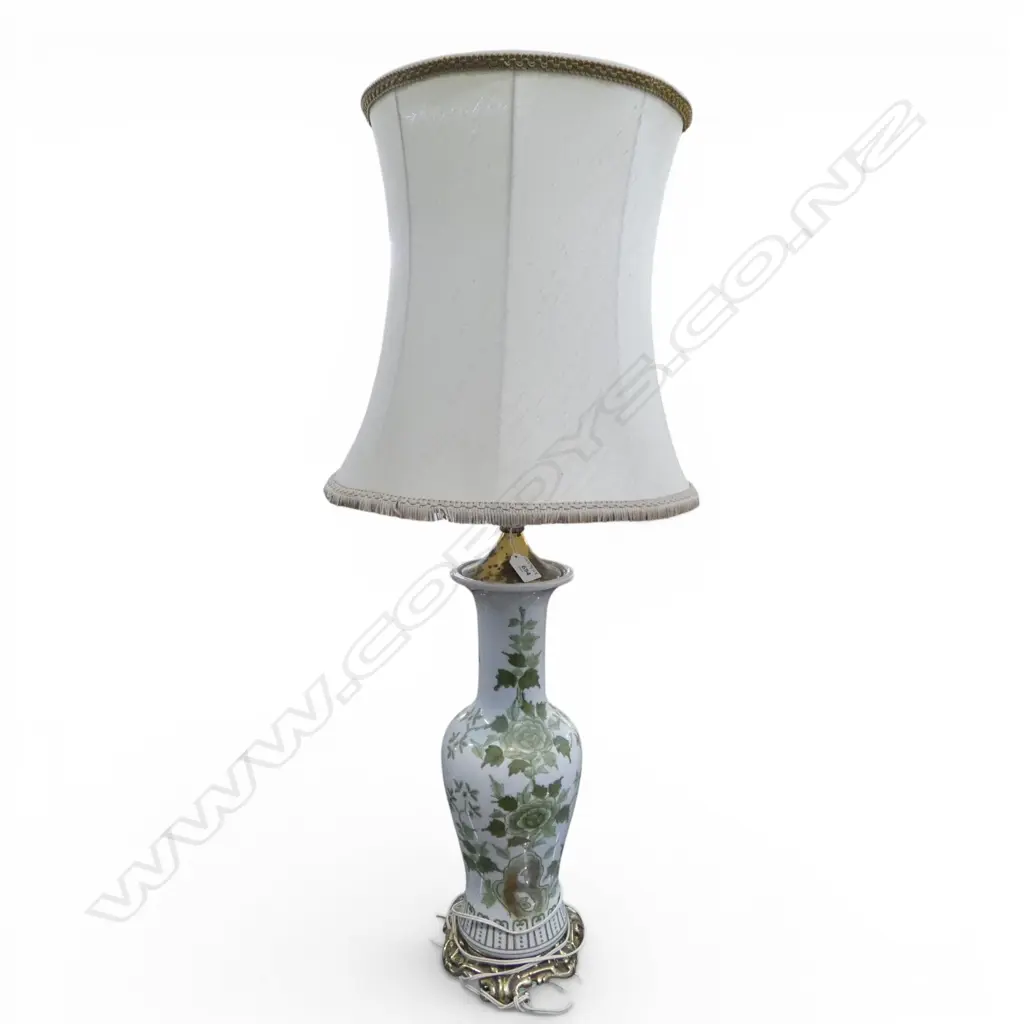 DECORATIVE WHITE CHINA ORIENTAL TABLE LAMP ON BRASS BASE H910MM Image 1++