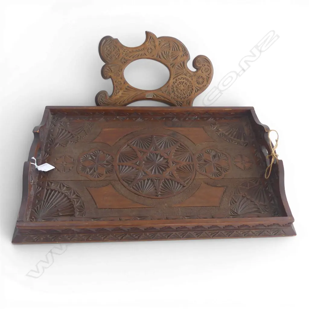 2 PCES COLONIAL CHIP CARVING; TRAY W.560mm, PHOTO FRAME 315x220mm Image 1++