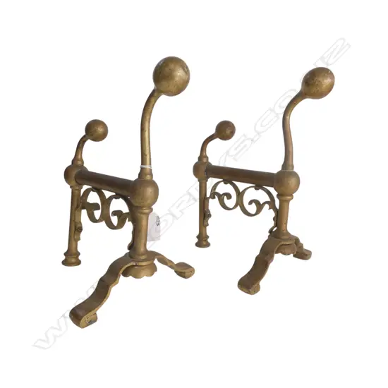 PR ANTIQUE VICTORIA BRASS FIRE DOGS