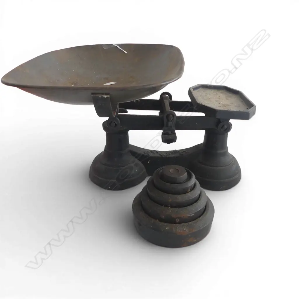 SET OF CAST IRON KITCHEN SCALES & WIEGHTS Image 1++
