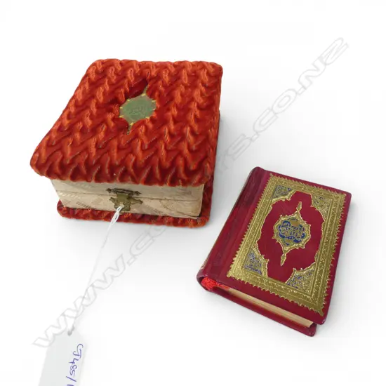 20thC QURAN IN DECORATIVE VELVET BOX H.150mm