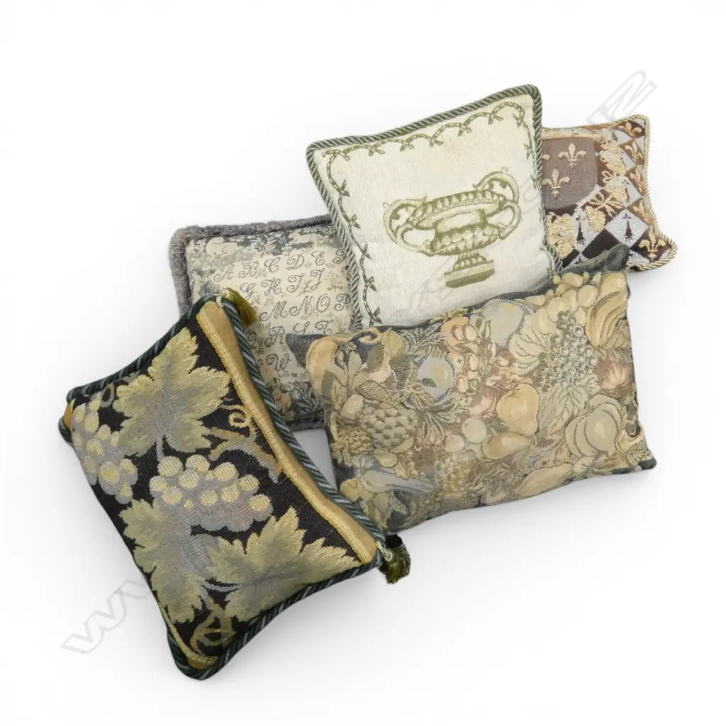 5 SMALL DECROTIVE CUSHIONS 200MM SQUARE Image 1++