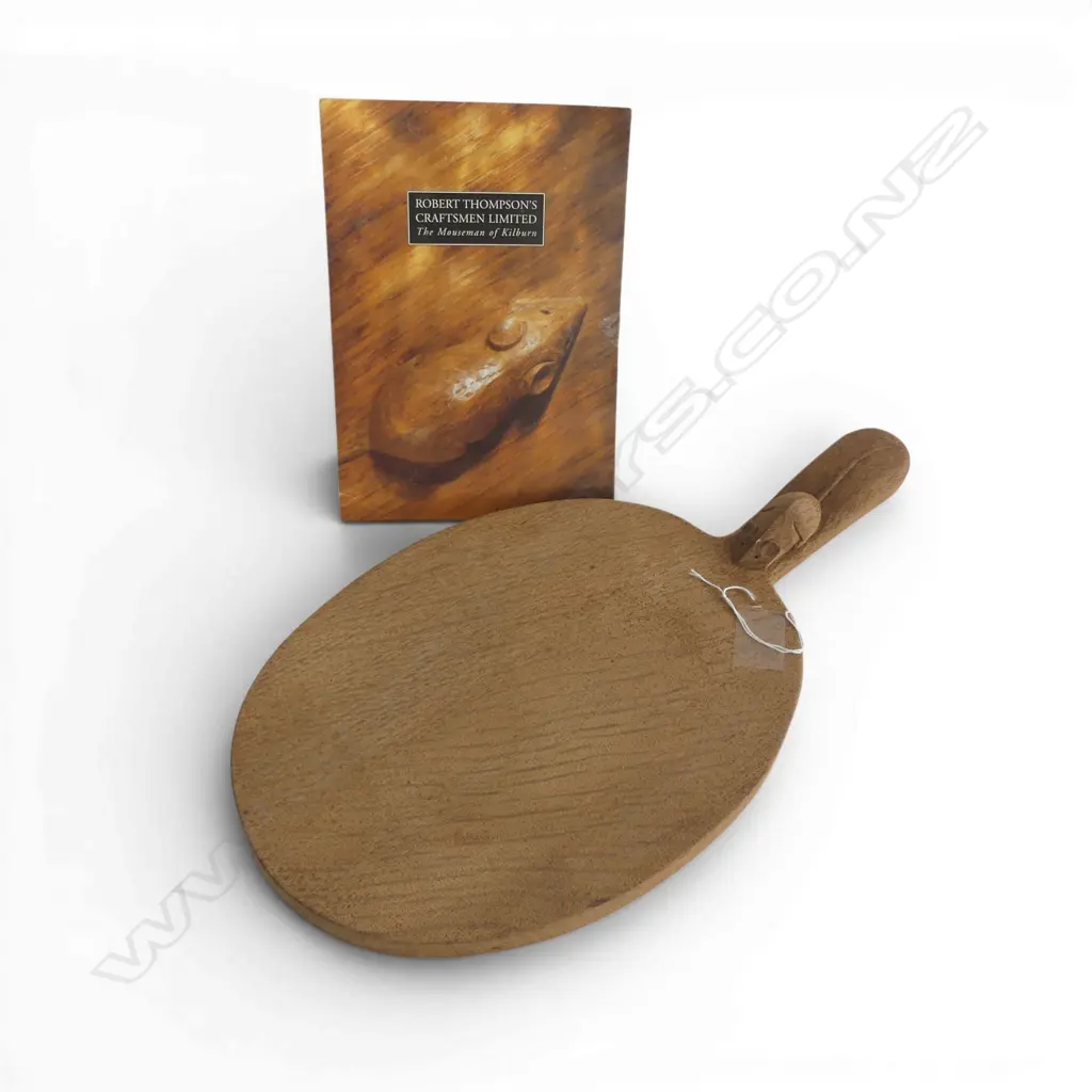 ROBERT THOMPSON 'MOUSEMAN of KILBURN' CHEESEBOARD  Image 1++