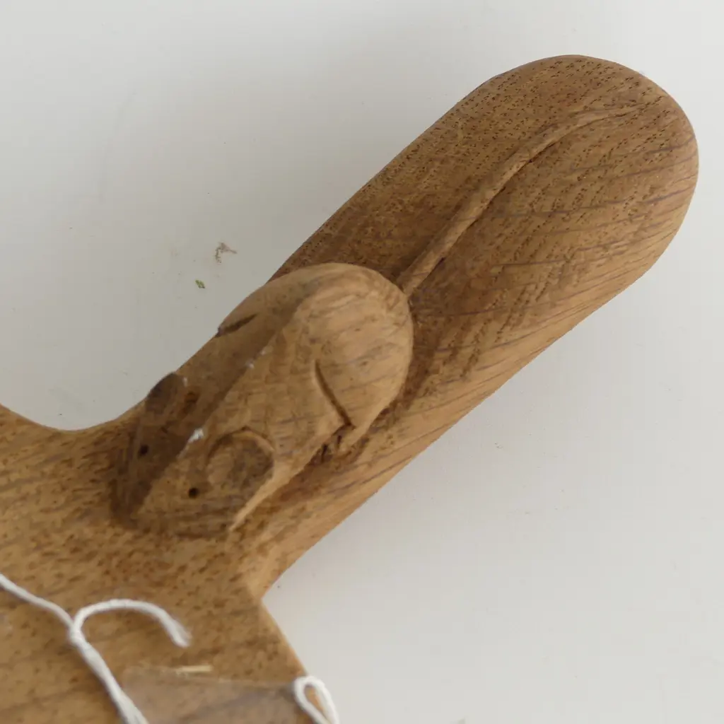 ROBERT THOMPSON 'MOUSEMAN of KILBURN' CHEESEBOARD  Image 1++