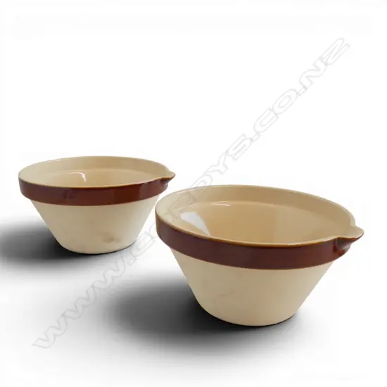 2 MIXING BOWLS w. POURER LIP 250mm dia