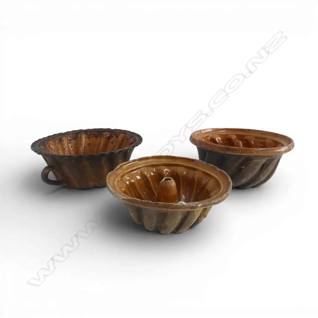 3 EARTHWARE FOOD MOULDS 255mm dia 1 w. FAULTS Image 1++