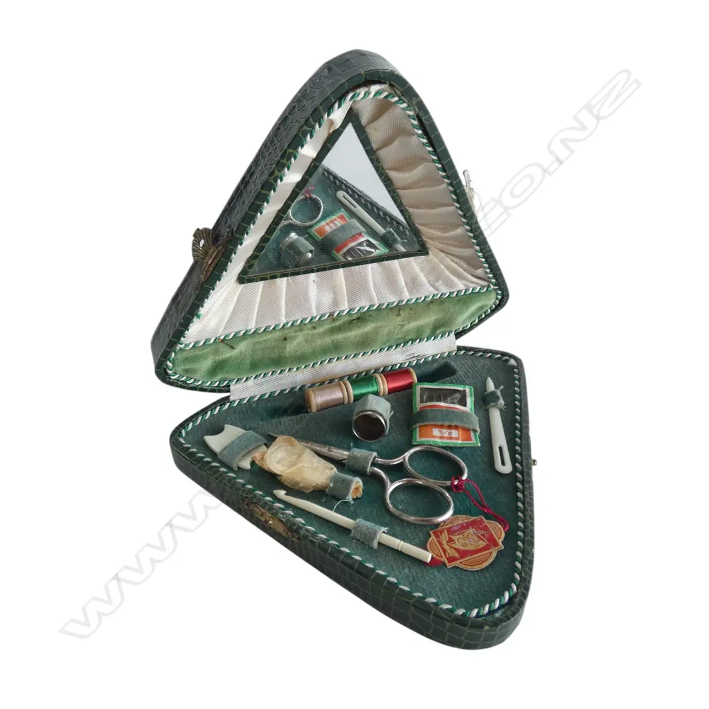 ANTIQUE GREEN LEATHER SEWING KIT WITH FITTED INTERIOR W.185MM Image 1++