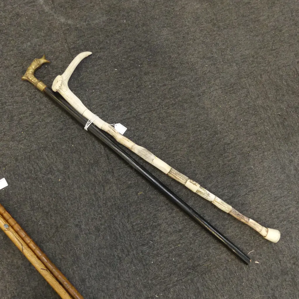 2 VINTAGE WALKINGSTICKS 1 STAG HORN 1 BRASS HANDLED Image 1++