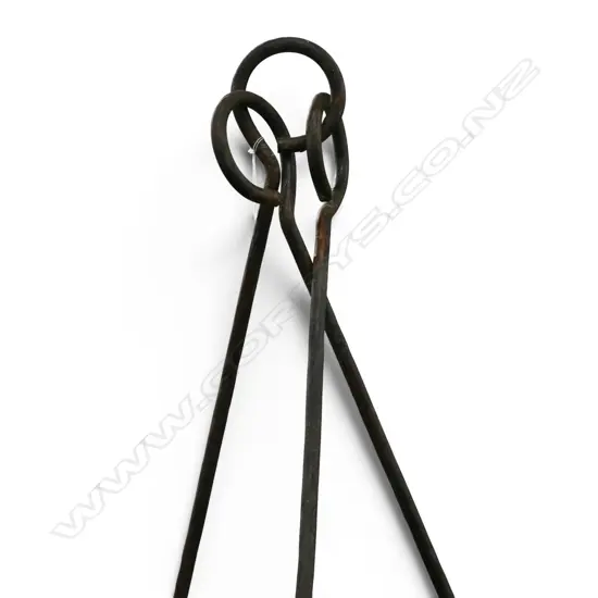 LG CAST IRON 3 PCE FIRE TRIPOD L.1800mm
