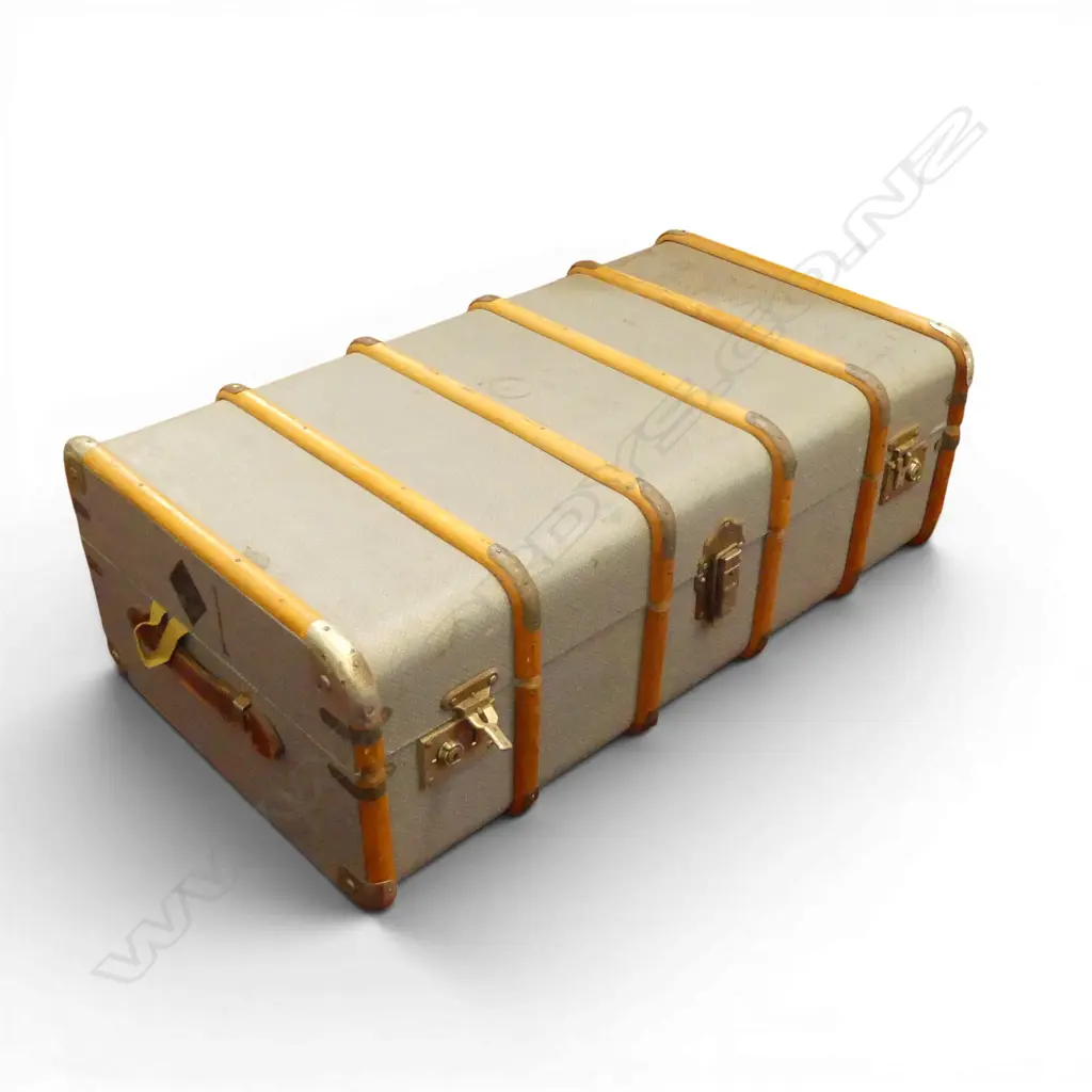 VINTAGE WOODEN TRUNK 940x520x310mm Image 1++