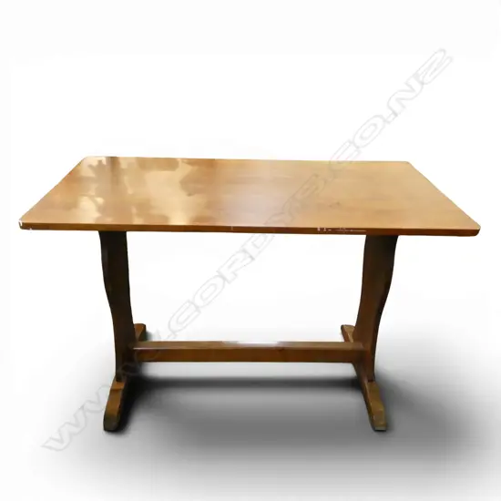 TABLE w. STRETCHER BASE 1220x640x760mm