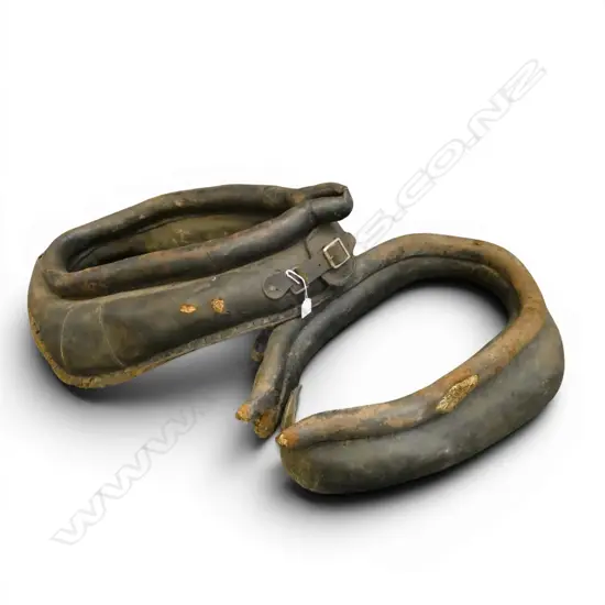 2 HORSE COLLARS H.780mm