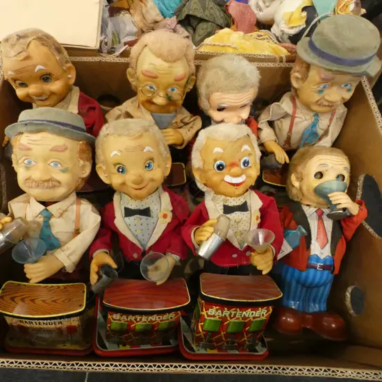 8 VINTAGE TIN TOY DRINKING MEN / BARTENDERS