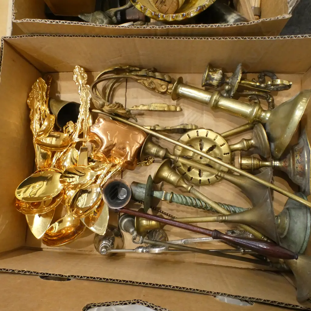 ASST. METALWARE w. MOSTLY BRASS CANDLESTICKS   Image 1++