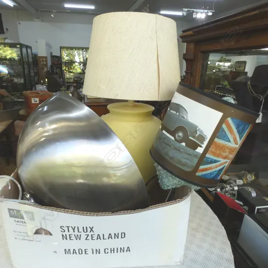 2 TABLE LAMPS + PENDANT LIGHT 