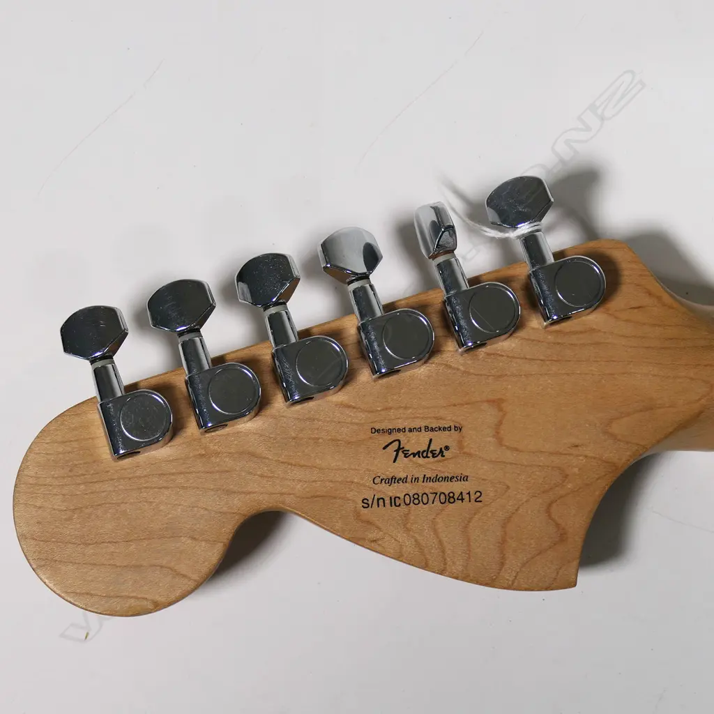 SQUIER STRATOCASTER ELECTRIC GUITAR L.1000mm Image 1++