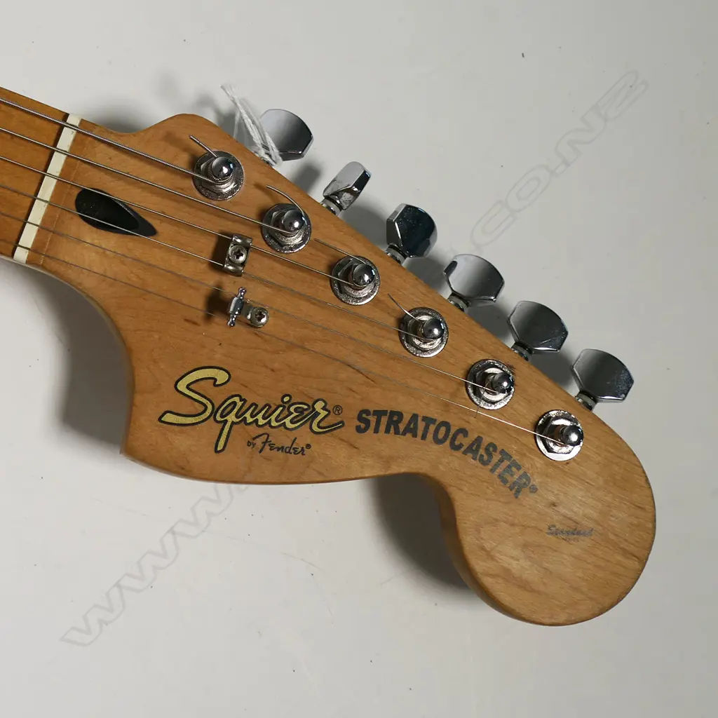 SQUIER STRATOCASTER ELECTRIC GUITAR L.1000mm Image 1++
