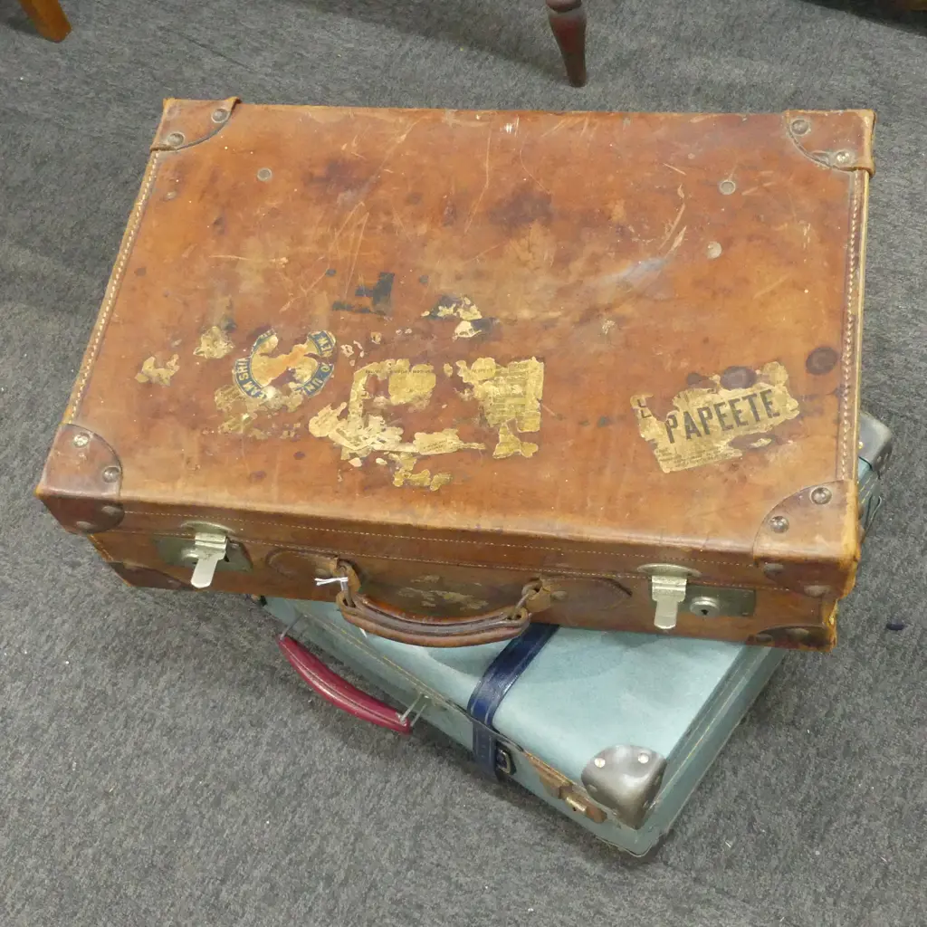 2 OLD SUITCASES; 1 LEATHER W.620mm Image 1++